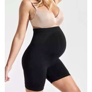 Maternity High-Waist Black Support Shorts